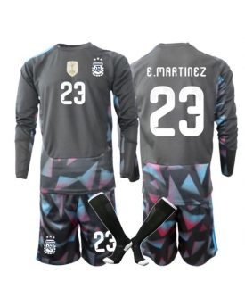 Billige Fotballdrakt Argentina Emiliano Martinez #23 Keeper Replika Hjemmedraktsett Barn VM 2026 Langermet (med bukser)